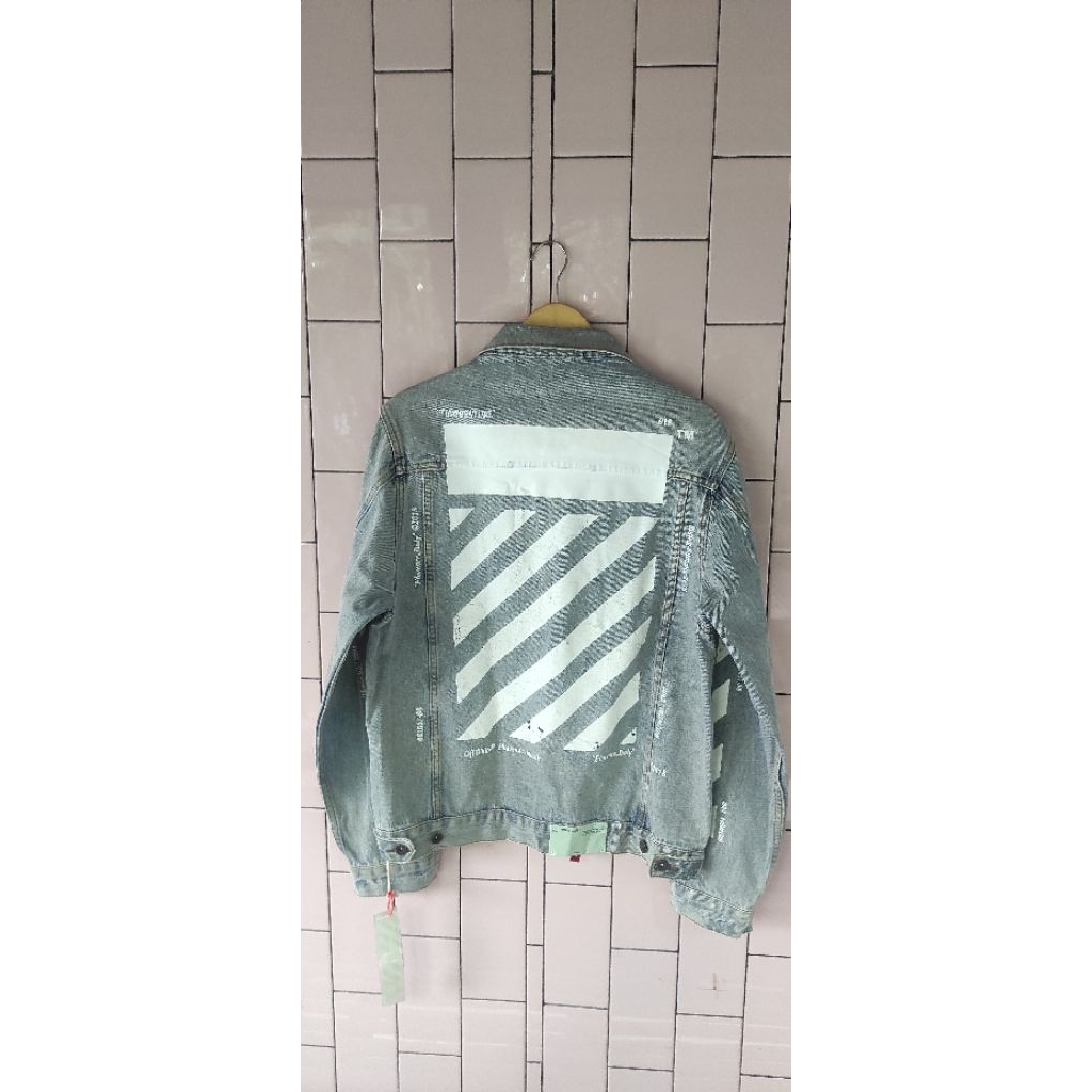 Off white temperatureTrucker denim jacket Full tagMade in PortugalSize LPanjang 67Lebar 55Kondisi ga