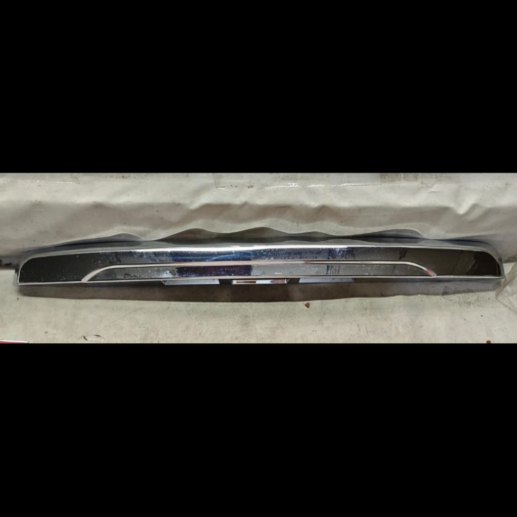 TRUNK LID LIST BAGASI BELAKANG HYUNDAI H1 2008 - 2015 ORIGINAL CHROME