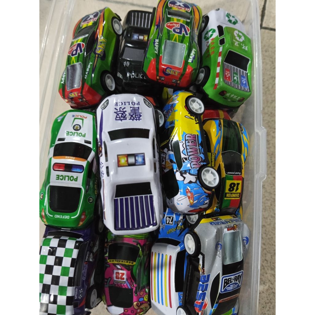 mainan mobil kecil