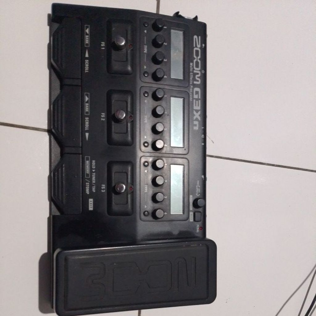 efekgitar zoom g3xn second istimewa