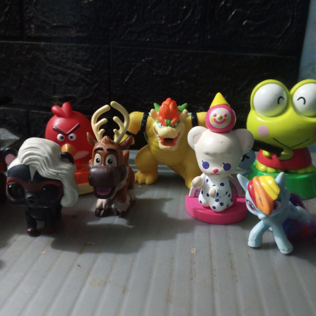 Lot Figure Mainan Anak Mix Karakter Populer - Preloved Koleksi Pribadi
