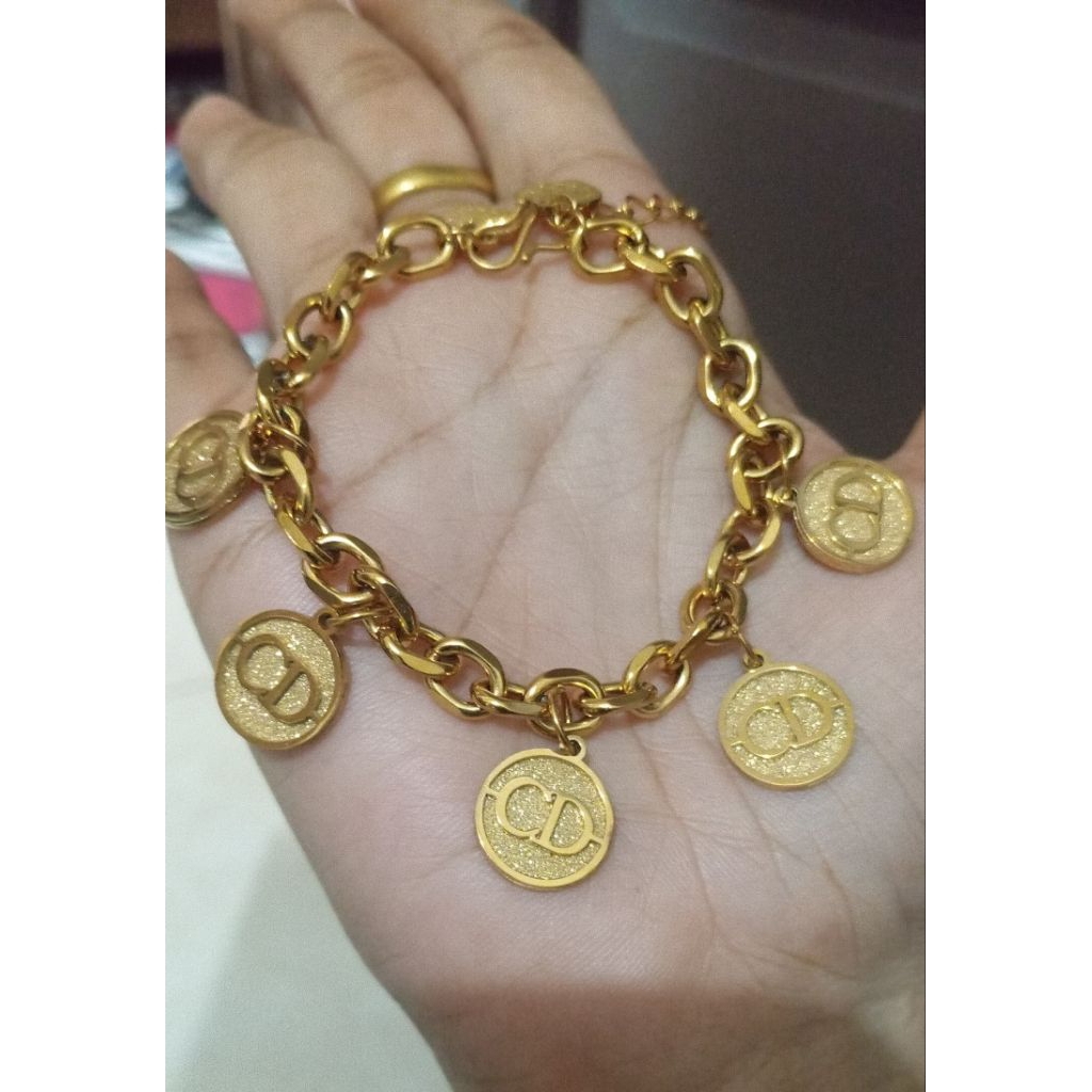 gelang titanium pakai mainan