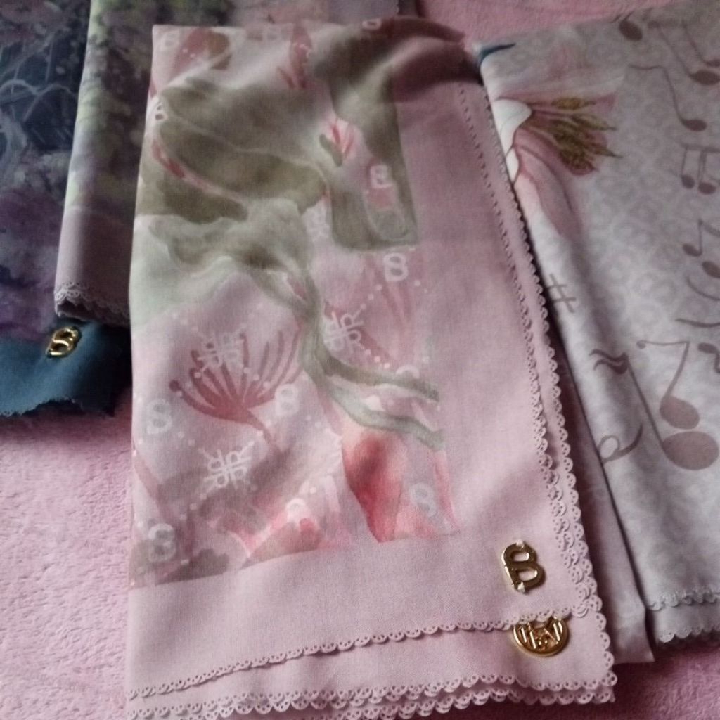 preloved xanadu buttonscarves x riamiranda rare item XL syar'i