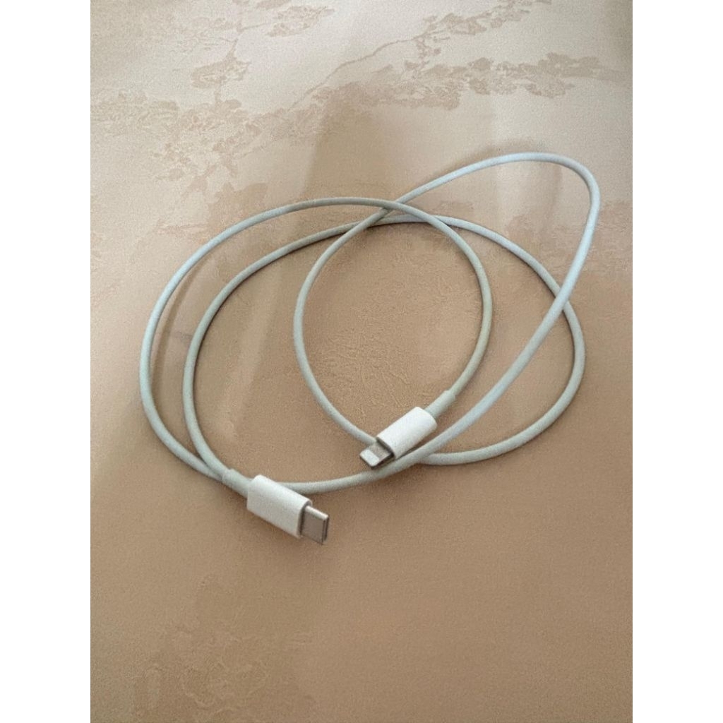 preloved kabel charger  iphone 14 pro original