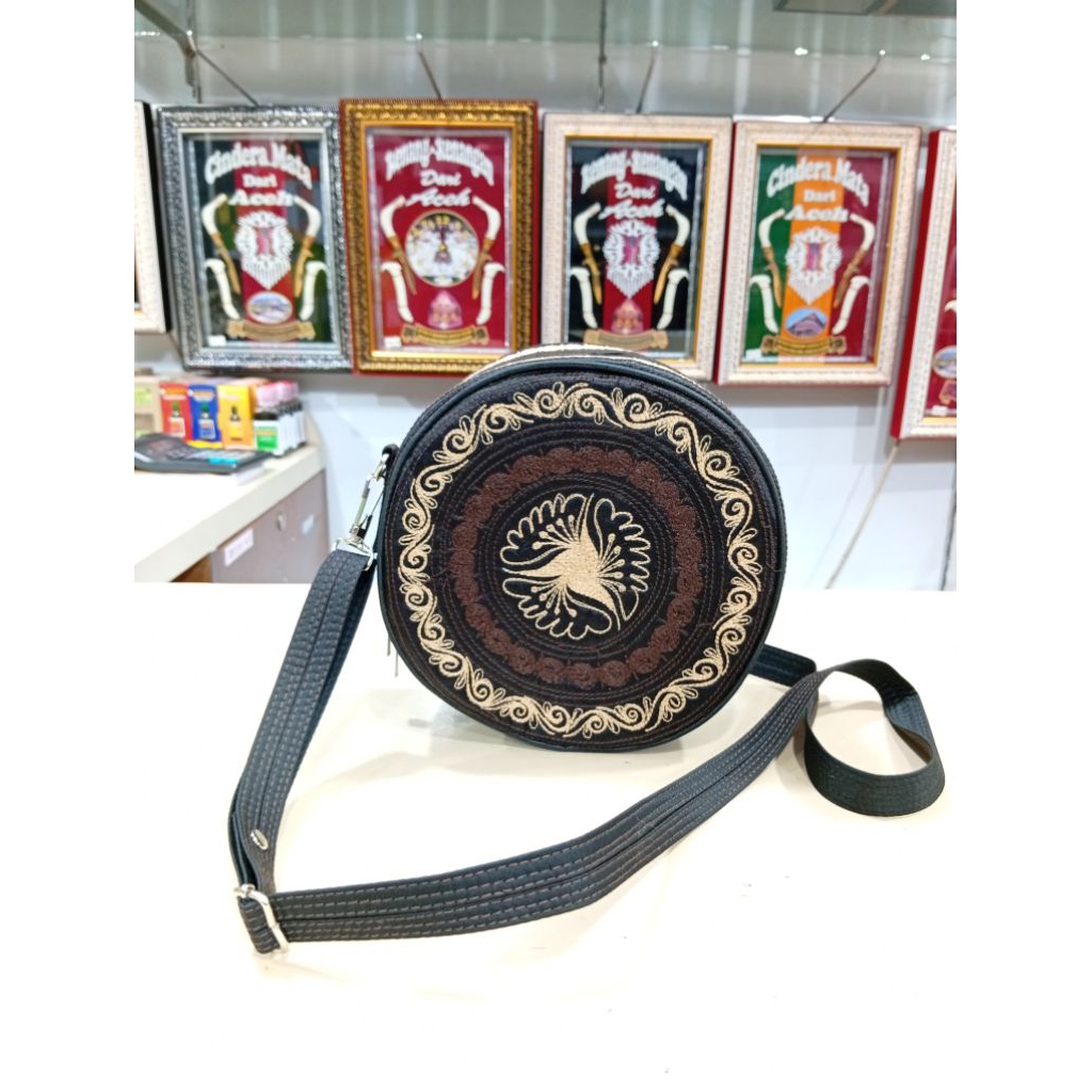 tas selempang bulat khas Aceh