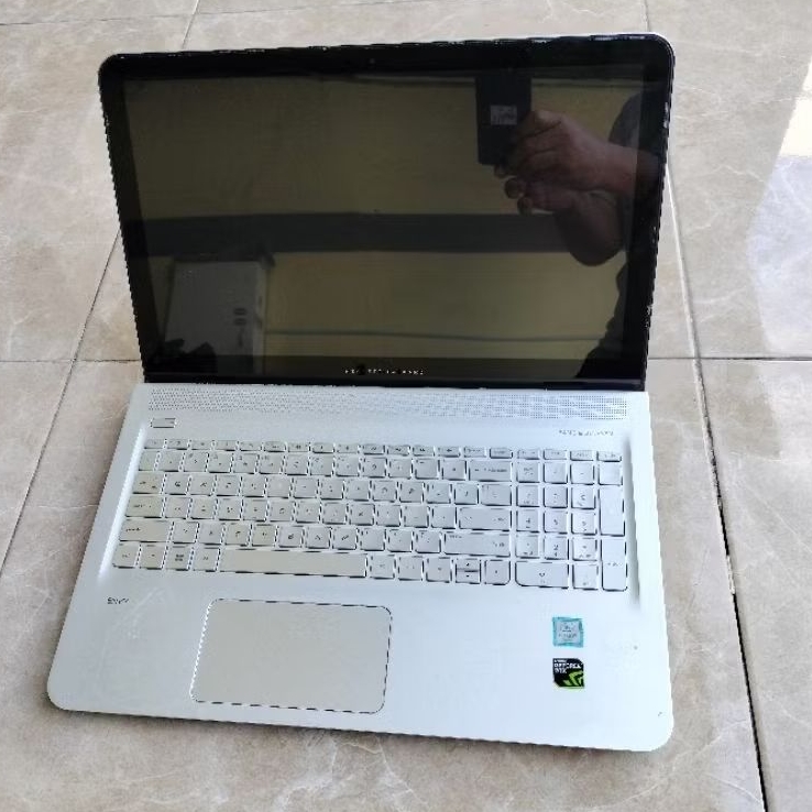 Laptop HP i7 envy Minus