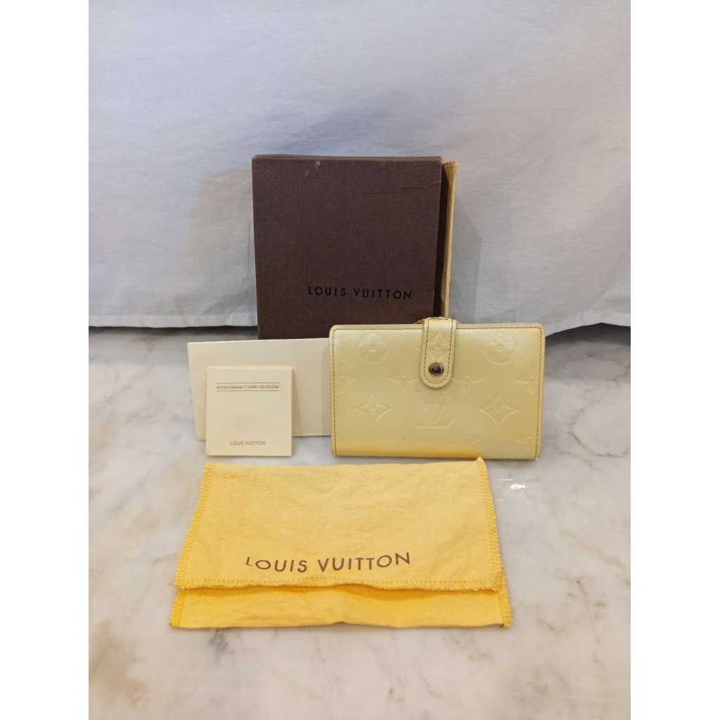 dijual preloved dompet lipat louis vuitton kulit asli ,for women