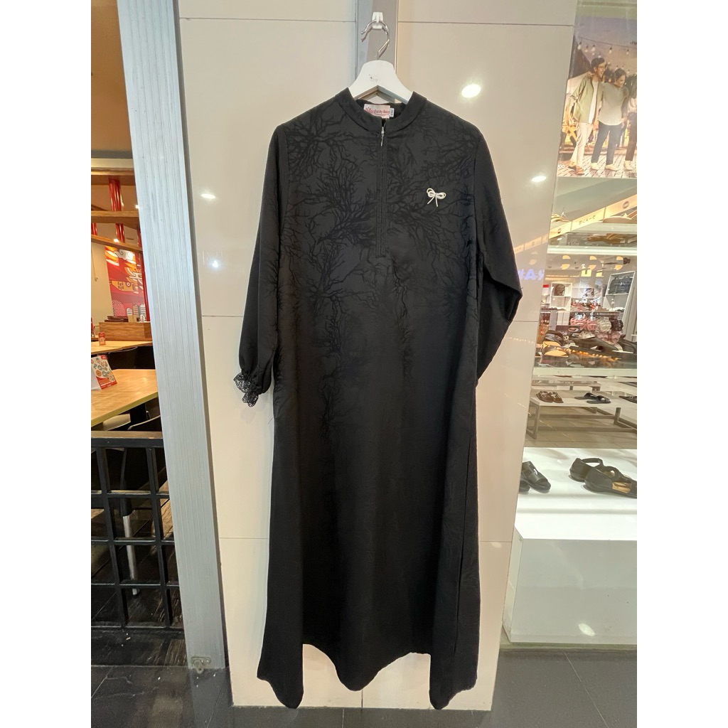 gamis wanita warna hitam motif timbul