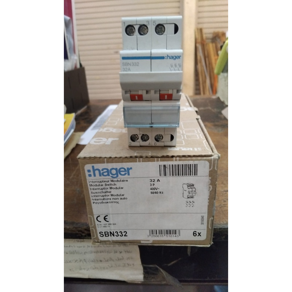SBN 332 (Main Switch) Hager dan SBN 363