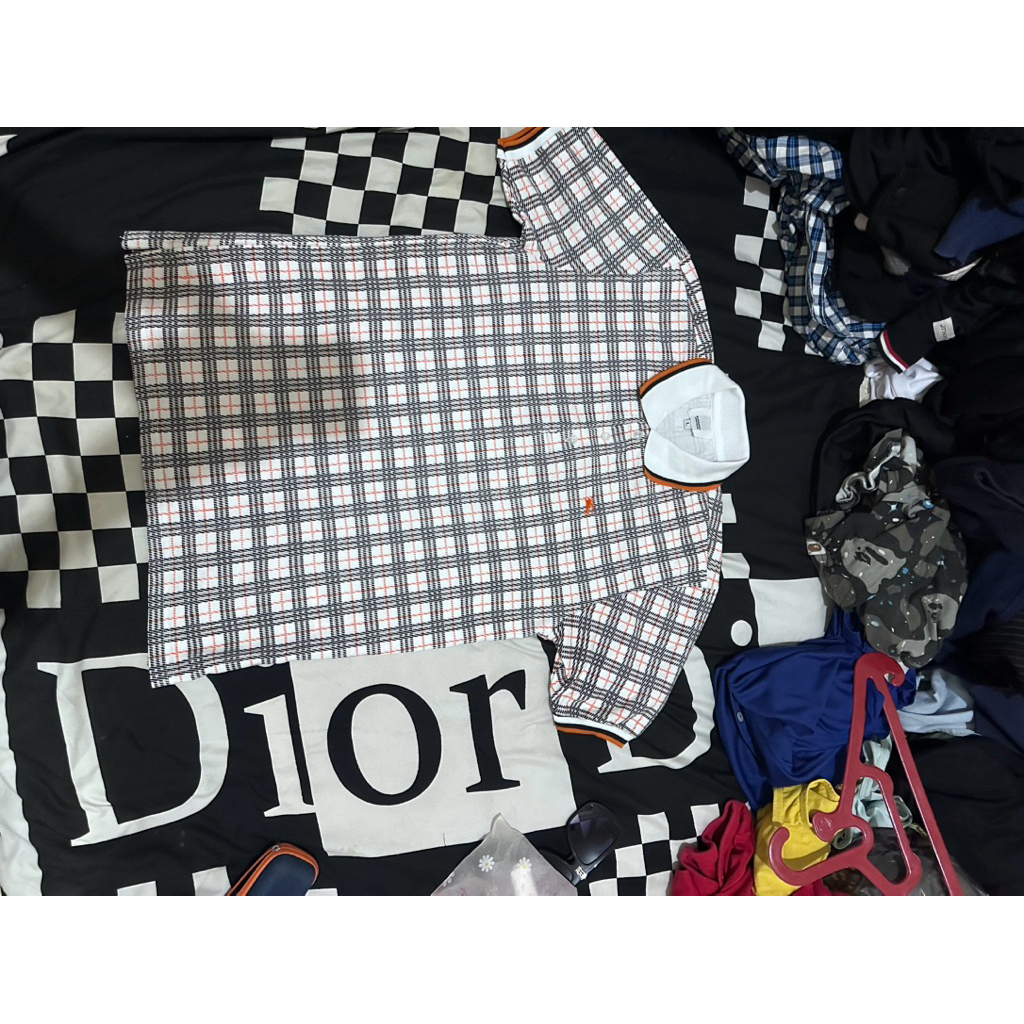 polo Burberry Second bekas putih