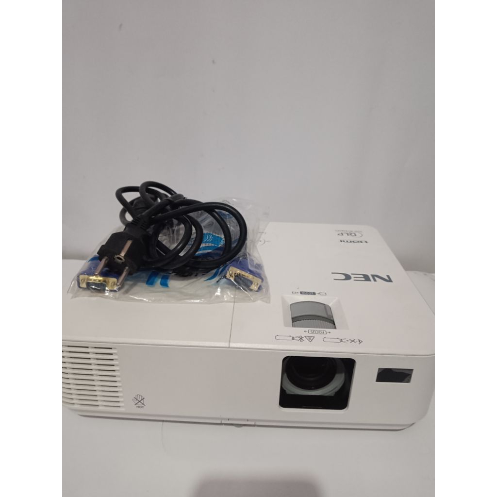 projector bekas