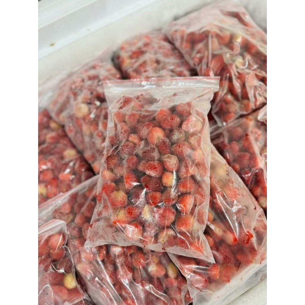Strawberry Frozen 500 gr stroberi beku