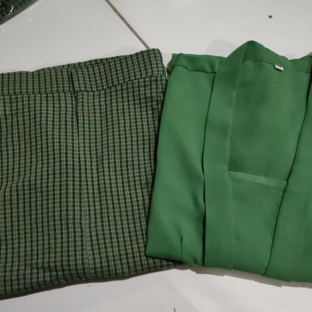 Psr Persit hijau tua