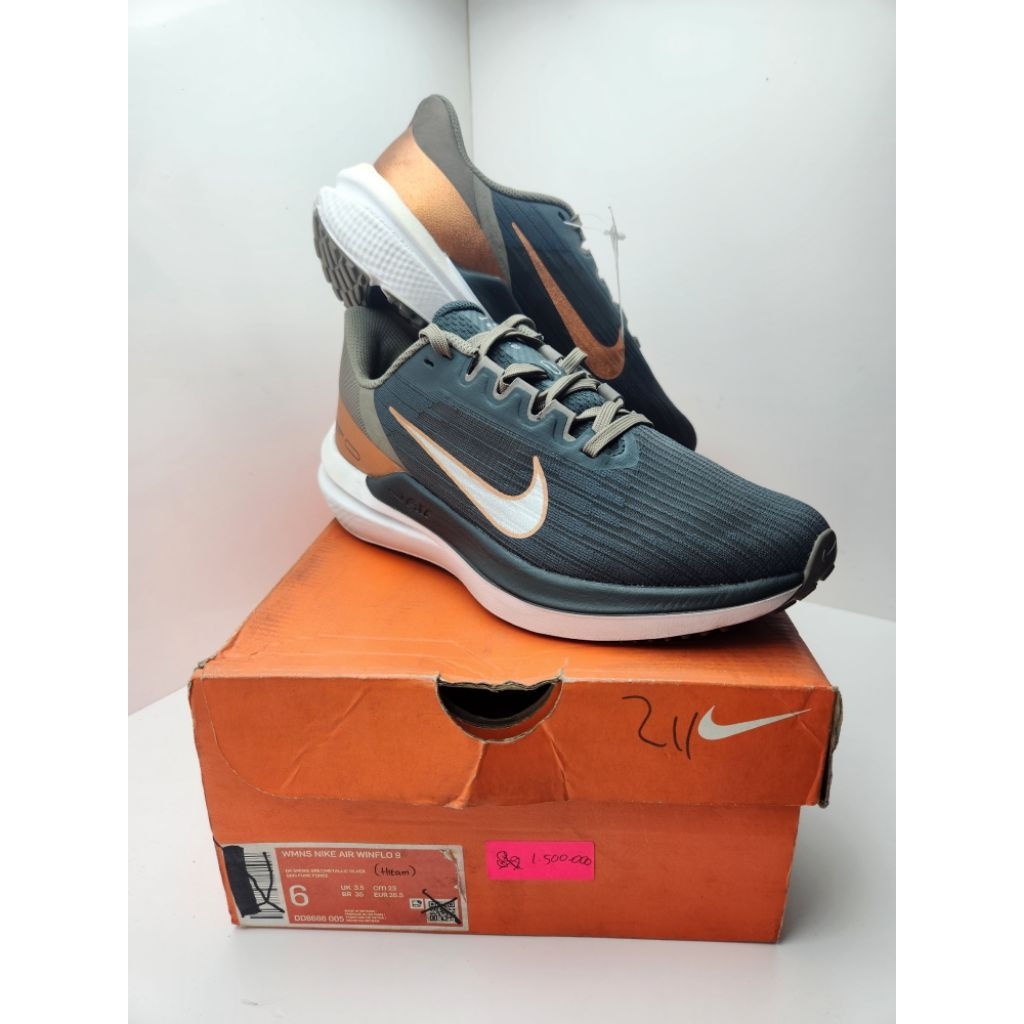 Sepatu Running WMNS NIKE AIR WINFLO 9 DK SMOKE GREY/METALLIC SILVER