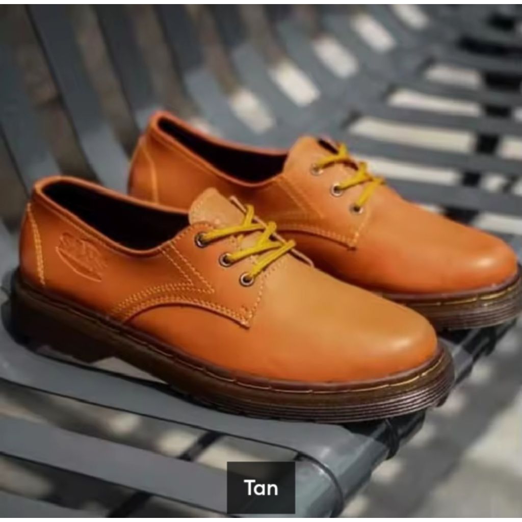 Sepatu Boots Retno Pendek Pria Dr. Martin Atlantis Elegan