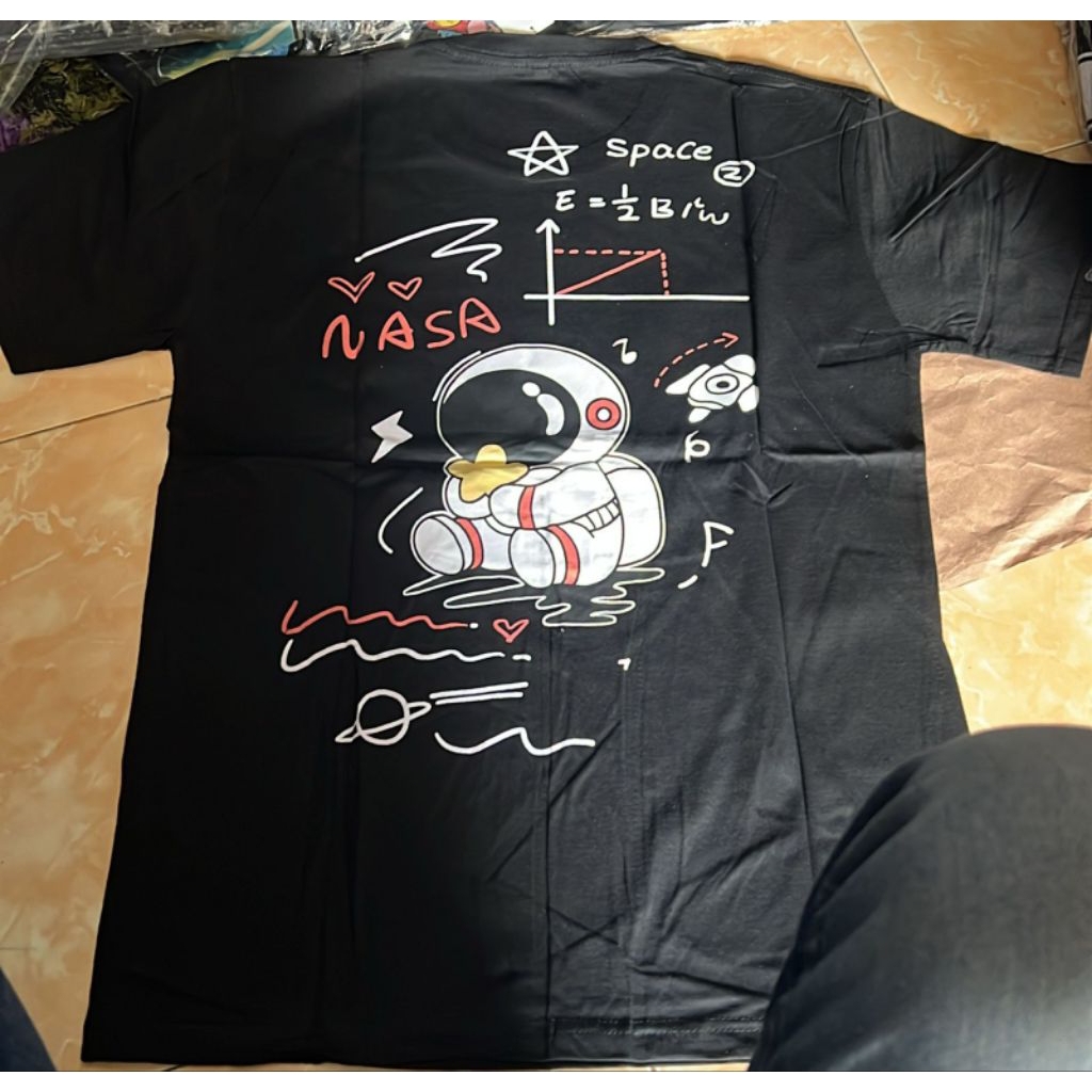 Baju Kaos T-shirt Pria Distro Lengan Pendek Sablon Nasa Warna Hitam