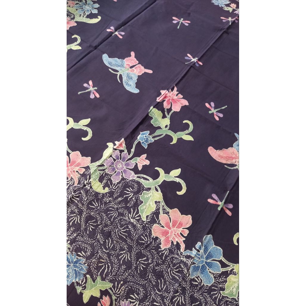 Kain Batik Motif Kupu, Capung & Bunga – Ungu Terong Elegan