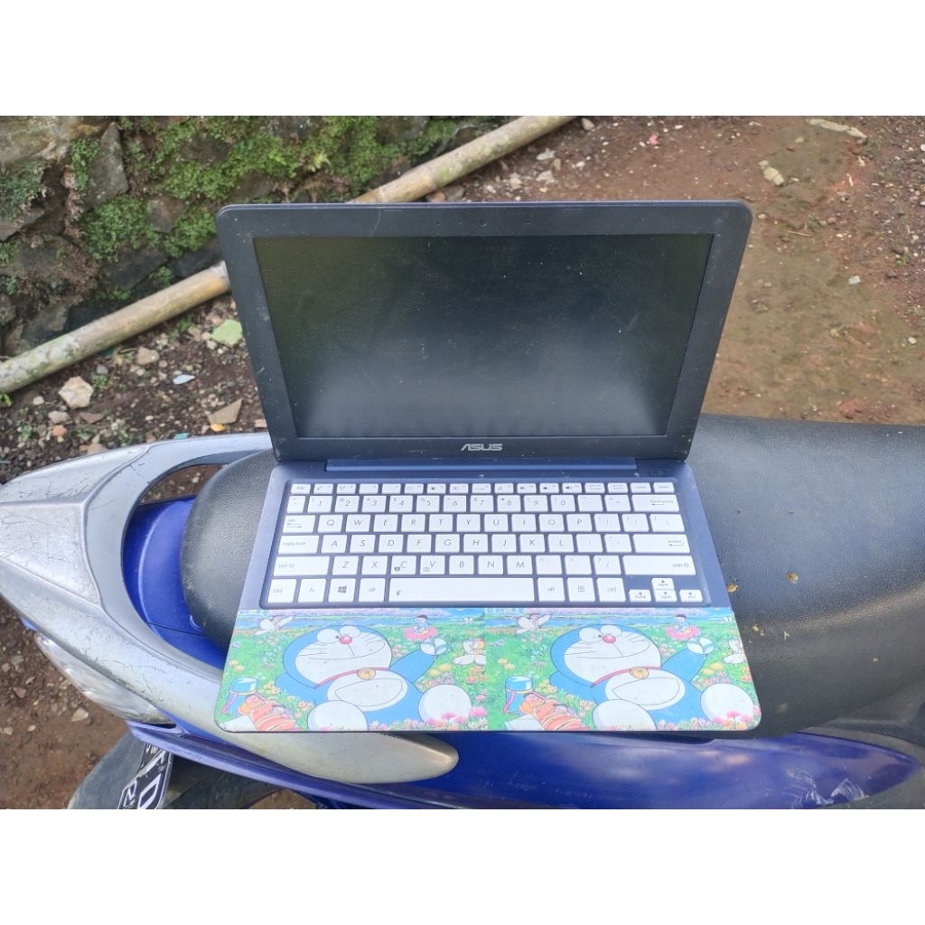 Notebook Asus E202S Processor intel celeron N3350
