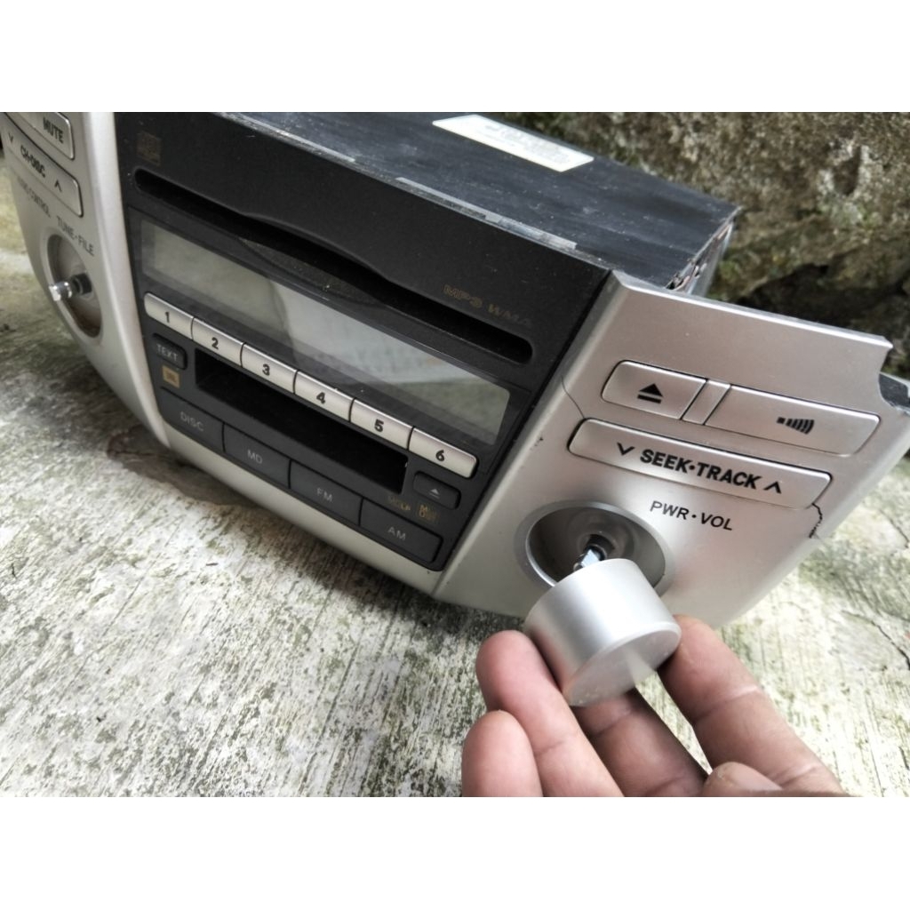 Knob pemutar puteran head unit Toyota Harrier original