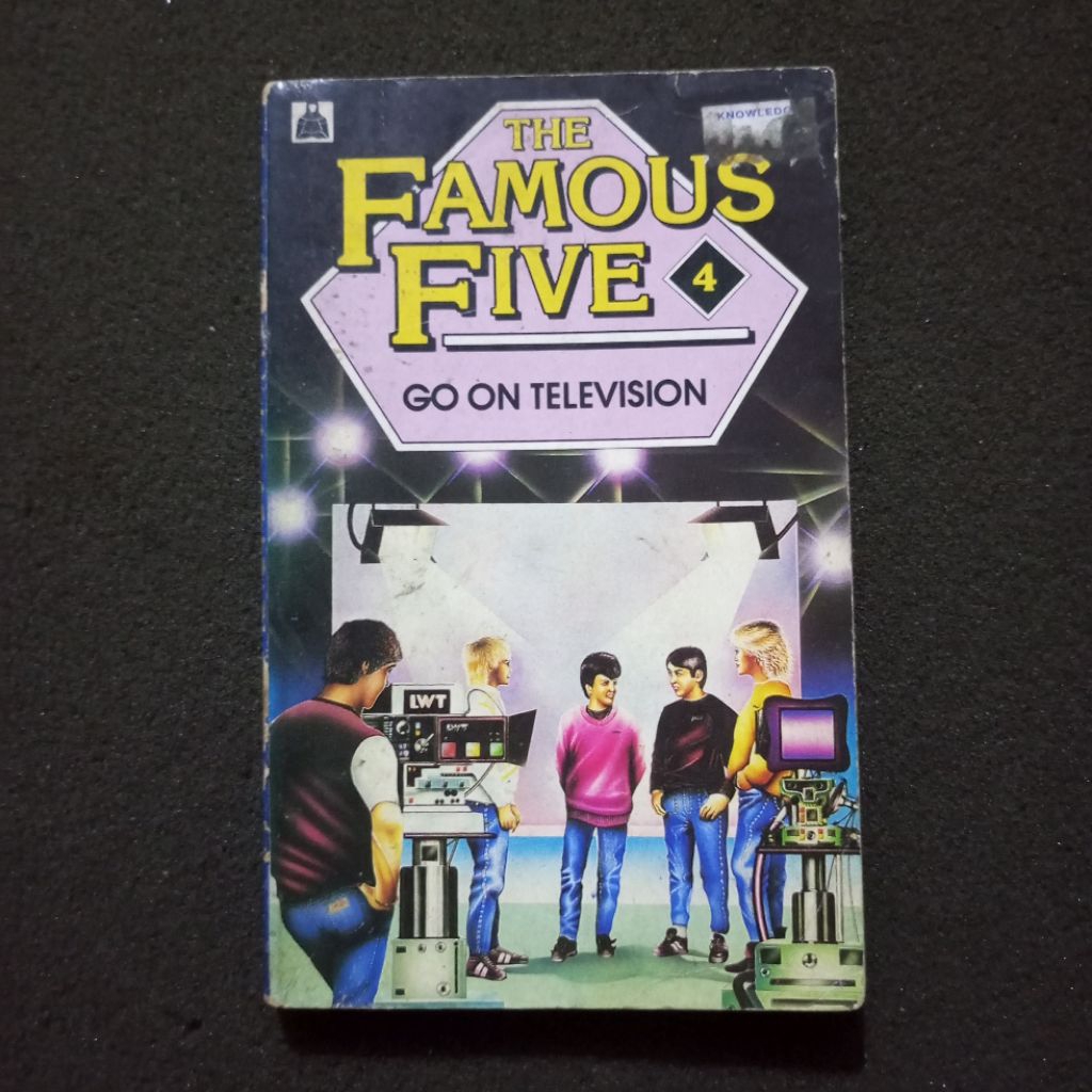 Novel Impor The Famous Five 4 Go On Television / Enid Blyton / Knight Books Original Edition / Kolek