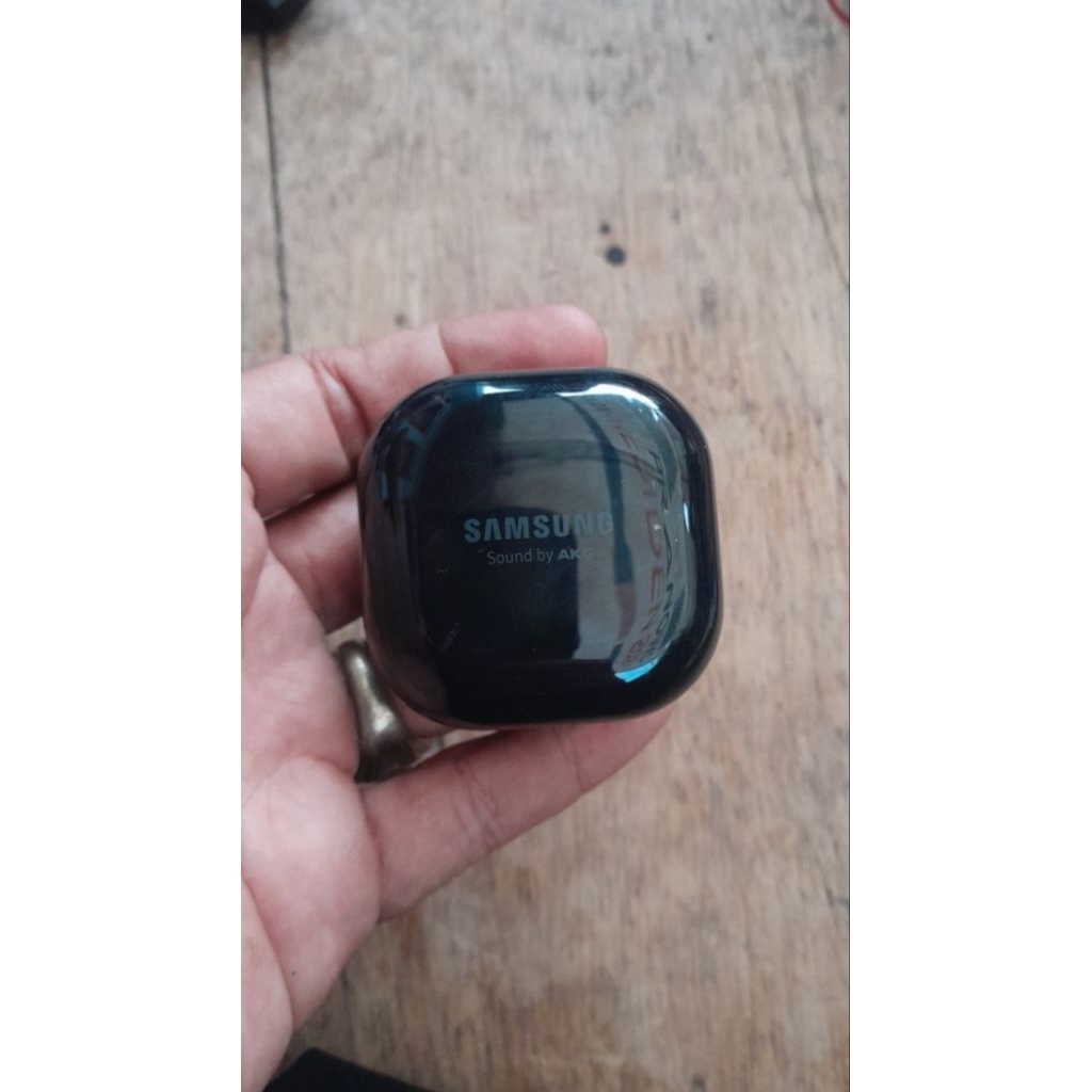 Charging box samsung buds live original Second