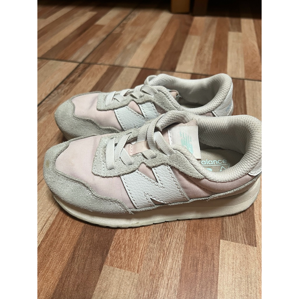 Preloved New Balance Kids 237