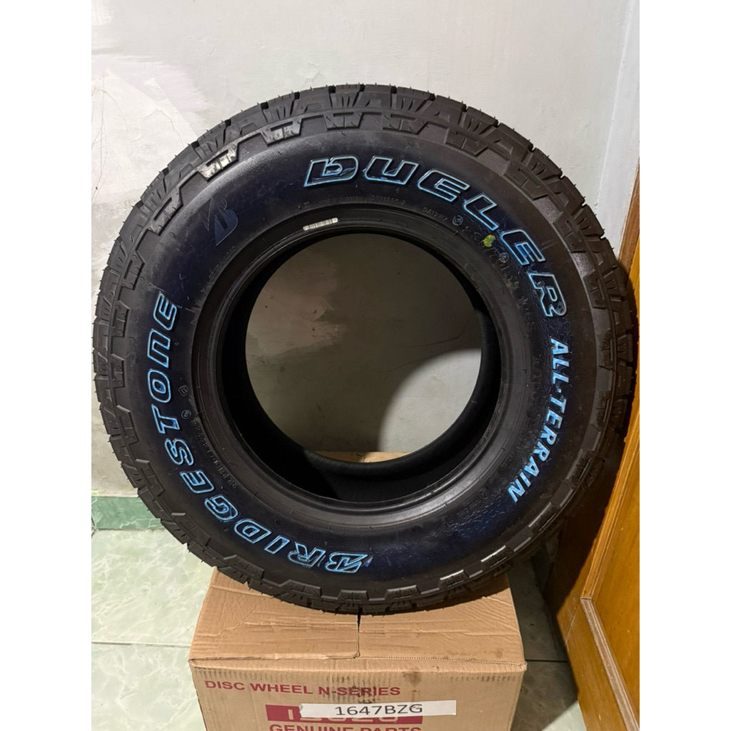 bridgestone dueler A/T 235/70 R15