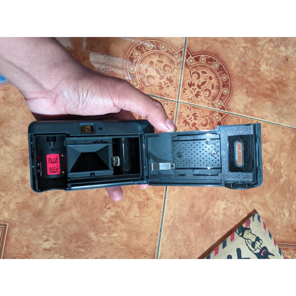 CAMERA NIKON EF300