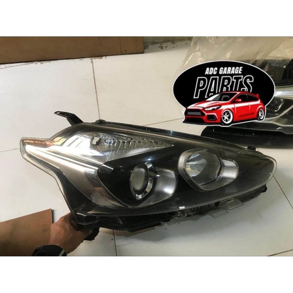 Headlamp Sienta type G dan V original