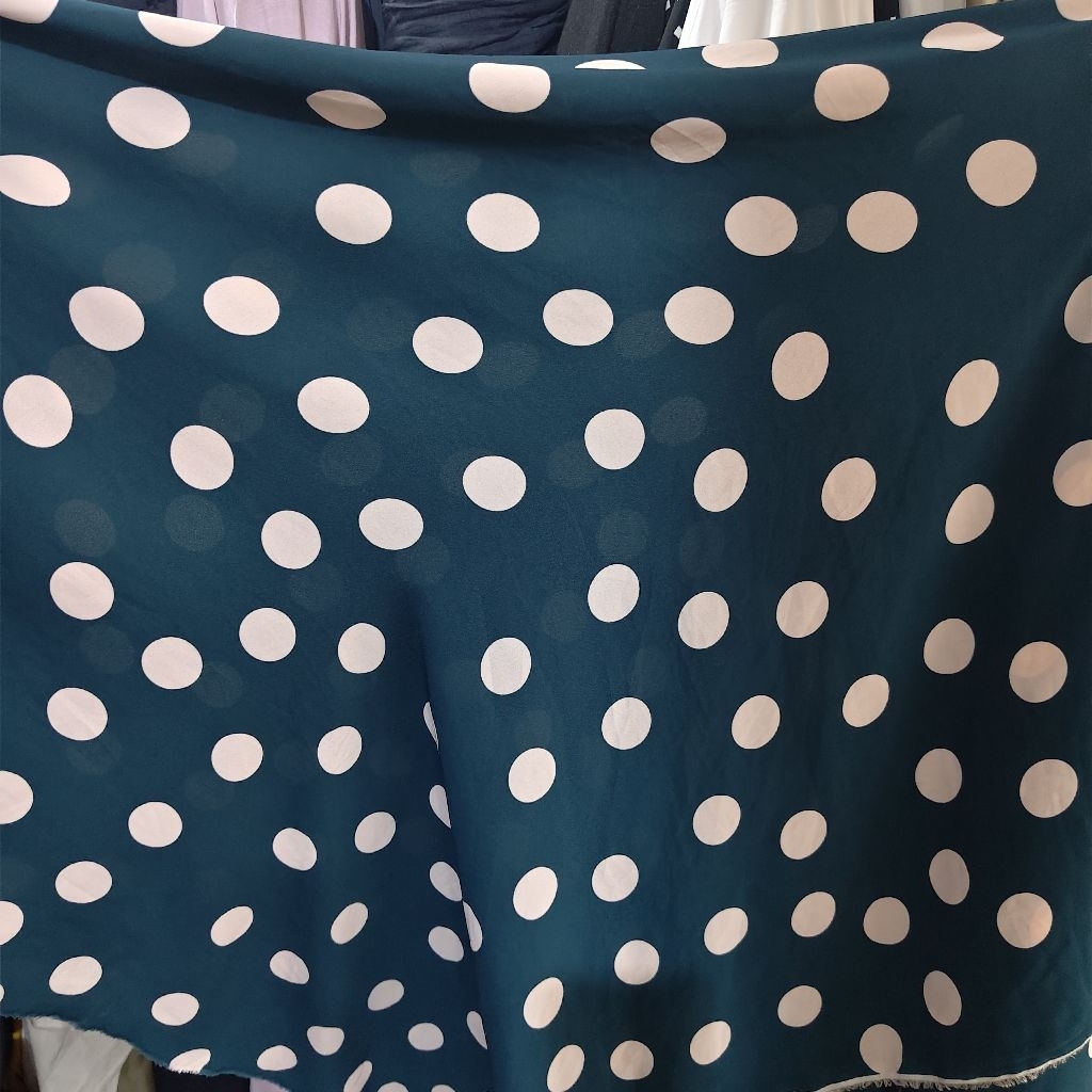 KAIN CREPE ZARA PREMIUM MOTIF POLKADOT BESAR - KAIN CREPE MOTIF DOT BESAR - KAIN MOTIF DOT BESAR HAR