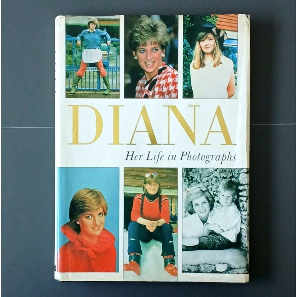 buku foto Putri Diana