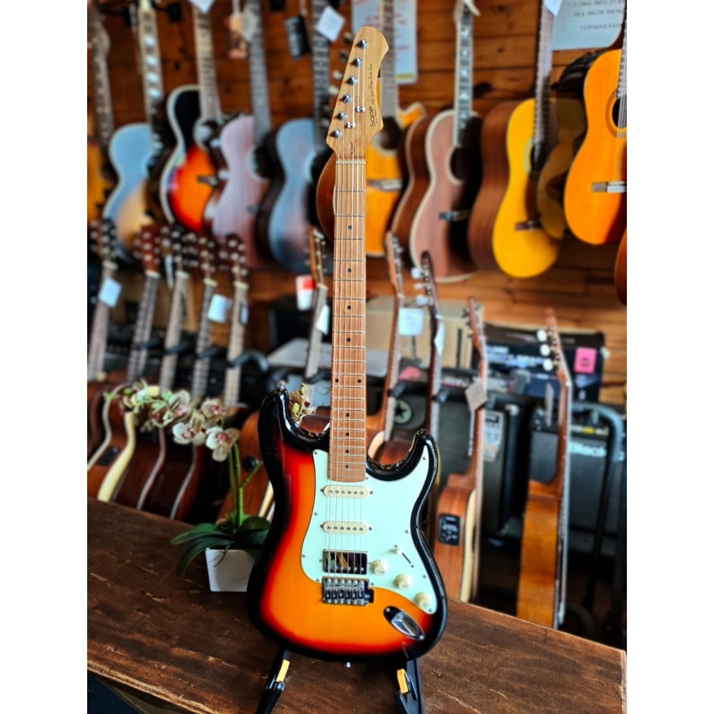 SQOE SEST600 SUNBURST ELECTRIC GUITAR USED