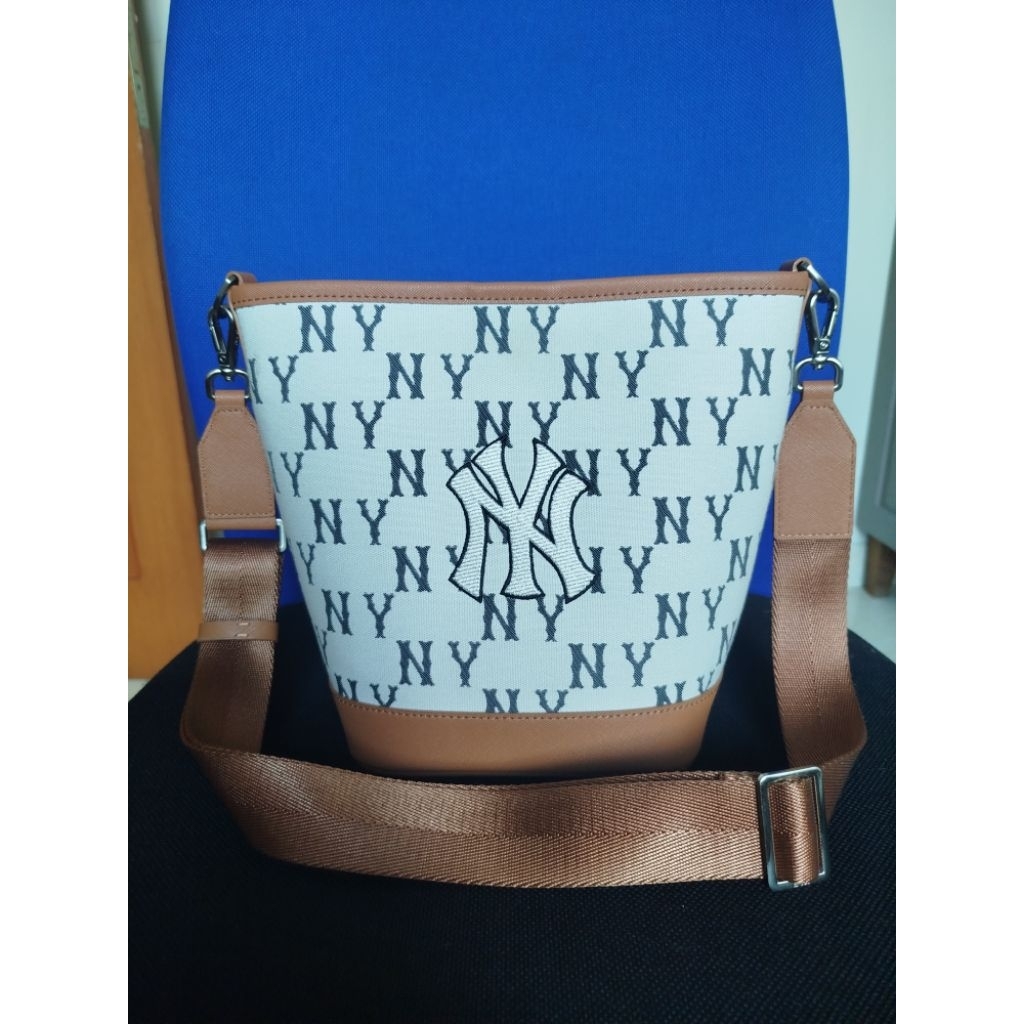 MLB Bucket Bag - New York Yankee