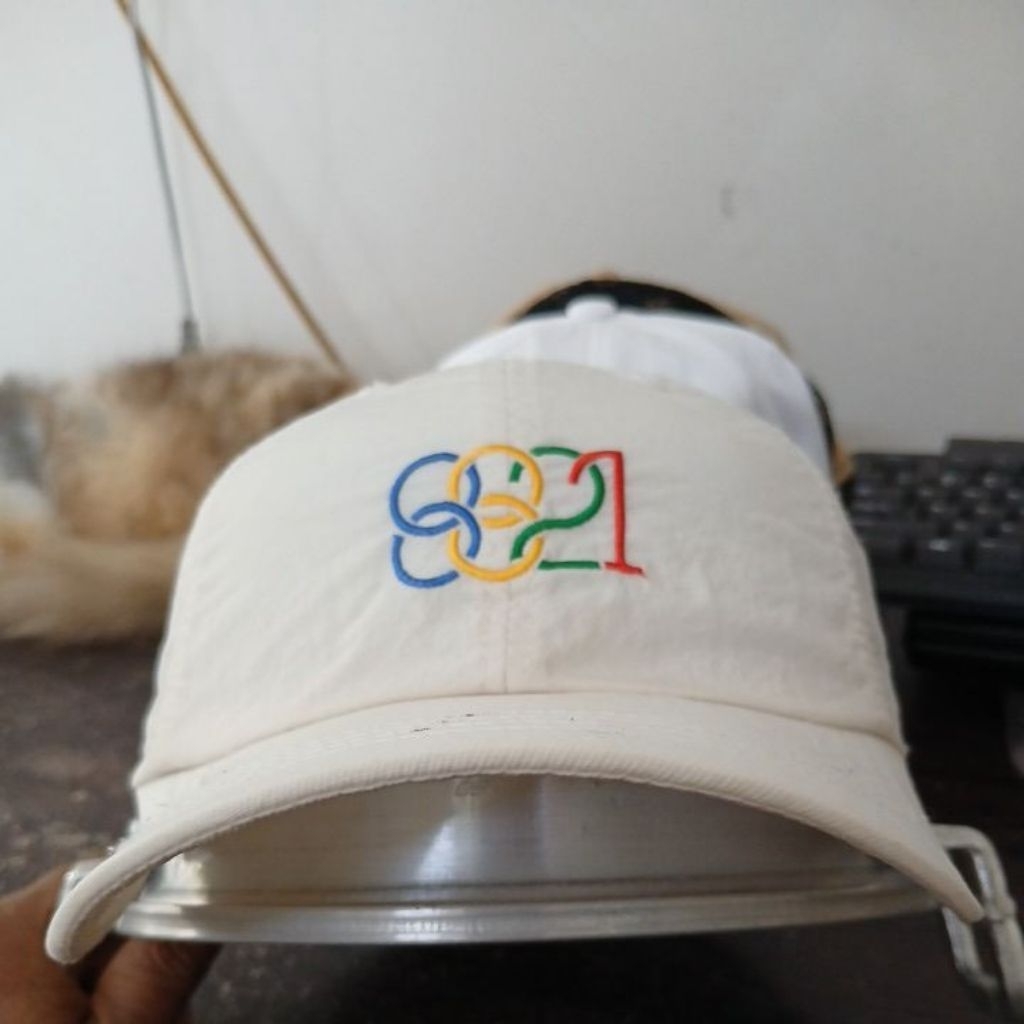 Topi outdoor running bahan parasut tektur logo bordir warna broken White PRO SPECS  second Original 