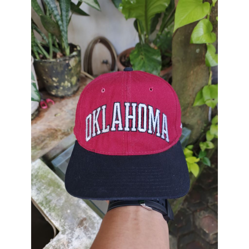 Topi Vintage OKLAHOMA SOONERS fitted Script By STARTER
