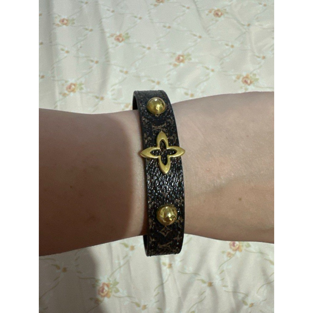 Gelang lilit