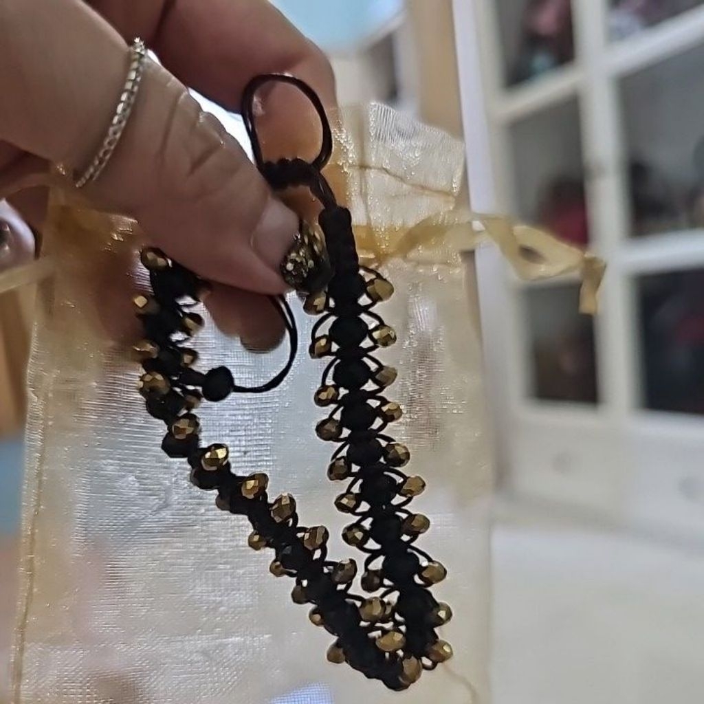 gelang manik black gold
