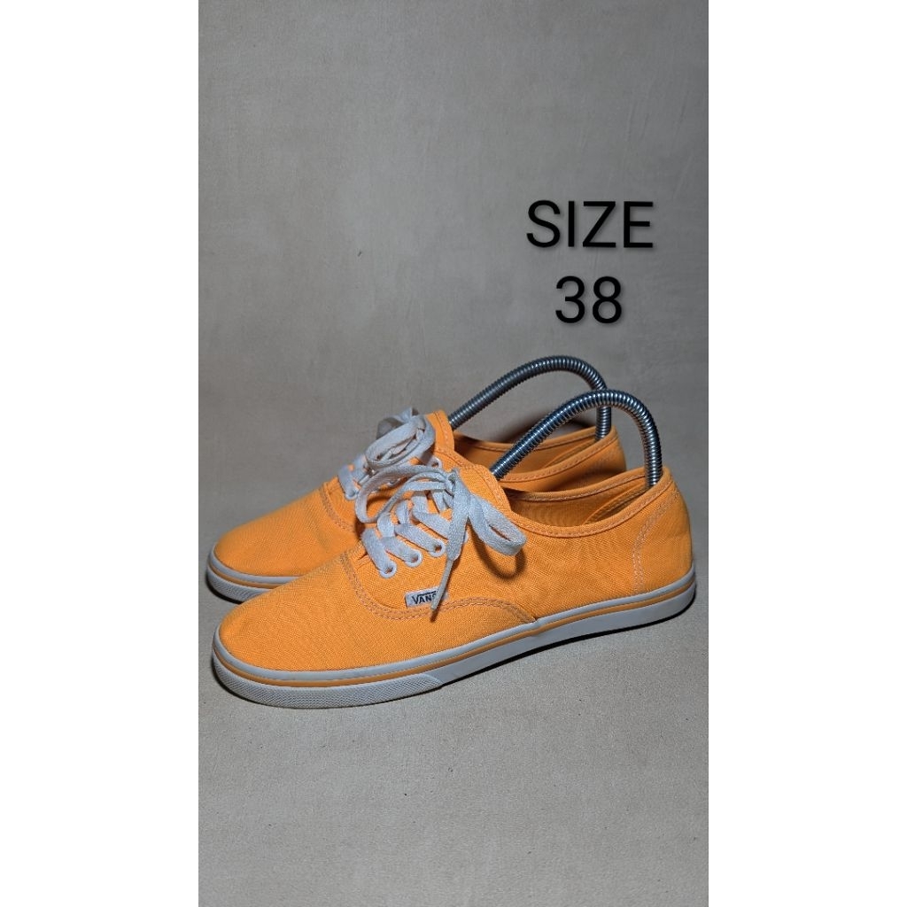 SEPATU PRELOVED VANS OFF THE WALL ORANGE SNEAKERS LOW TOP SHOES SIZE 38