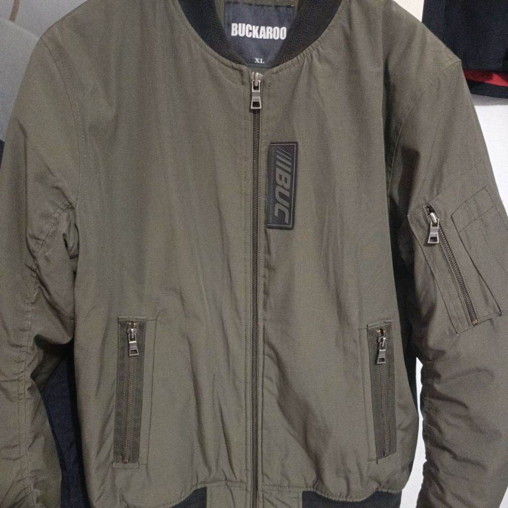 Bomber buckaro