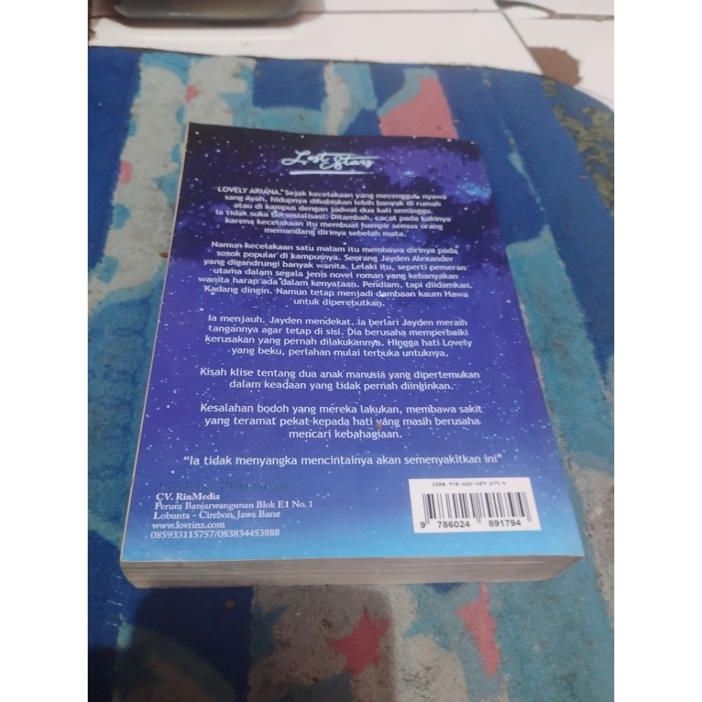 Novel bekas original  Lost Stars karya Clarisa Yani. 