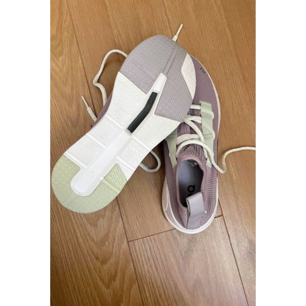 sneakers oc on cloud cloudeasy women