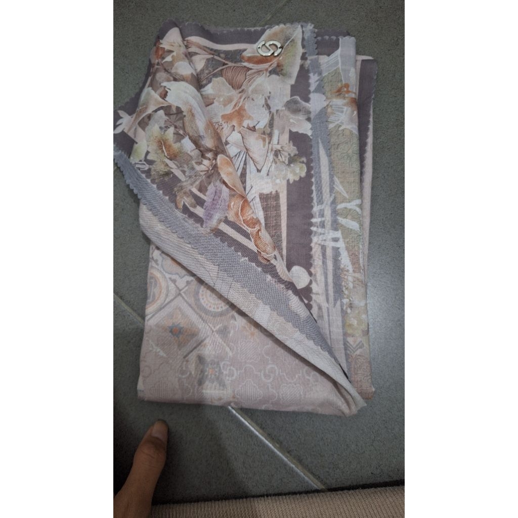 PRELOVED Hijab Seradia motif