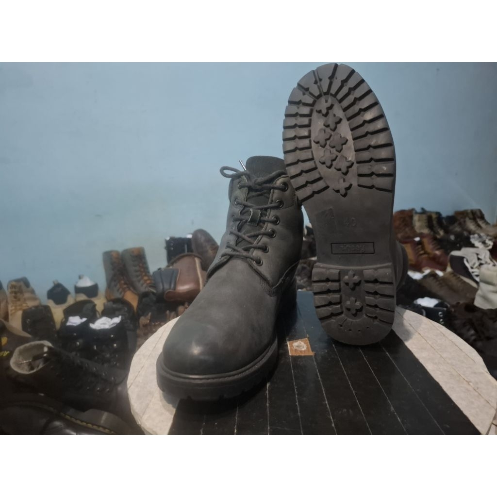 Sepatu Boots Second Sinsay Size 40 Full Black