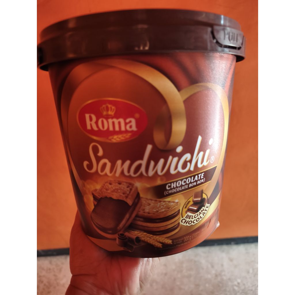 biskuit sandwich coklat roma