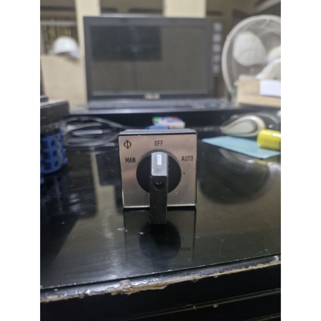Switch ON-OFF Kraus and Naimer 3 pole Original / Selector Switch