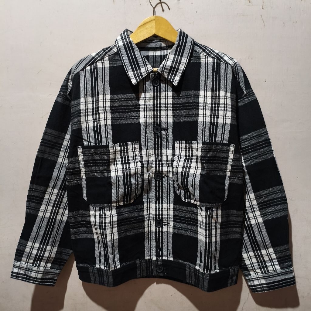 Kemeja Outer GU Second