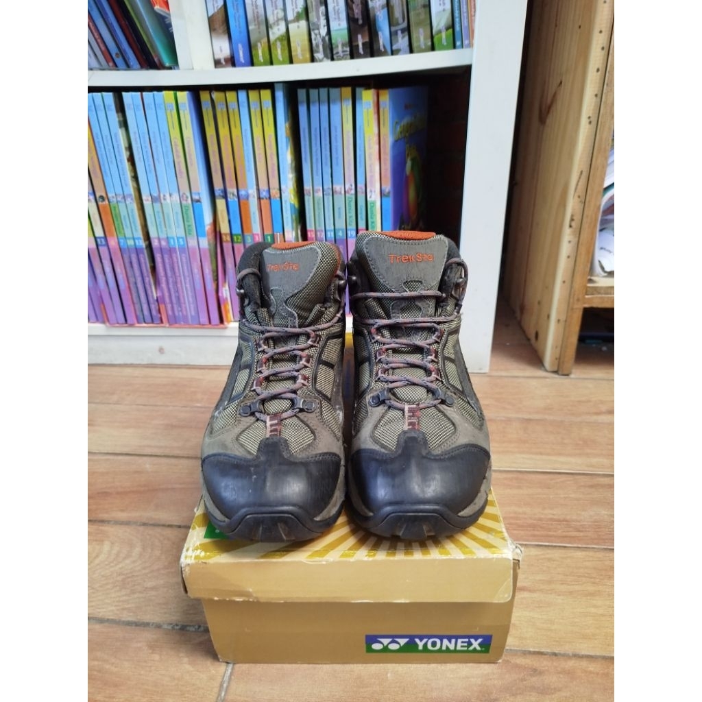 Sepatu Hikking TrekSta Massive Second Original 41 1/3, 26,5 cm Bekas