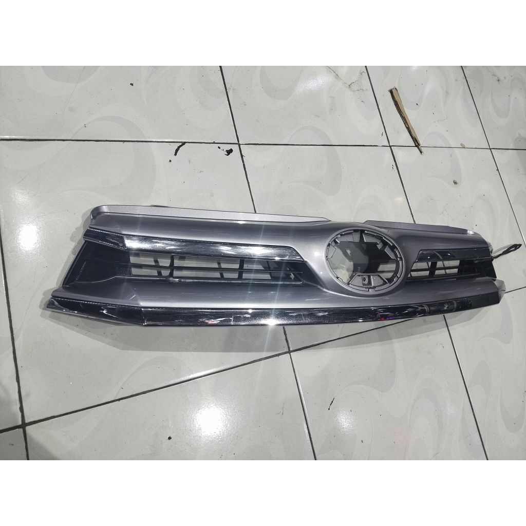 grill toyota Innova reborn 2016-2020 original. grill atas Innova reborn original