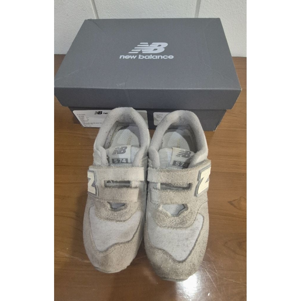 Sepatu Anak New Balance 574 kids Abu-abu - preloved