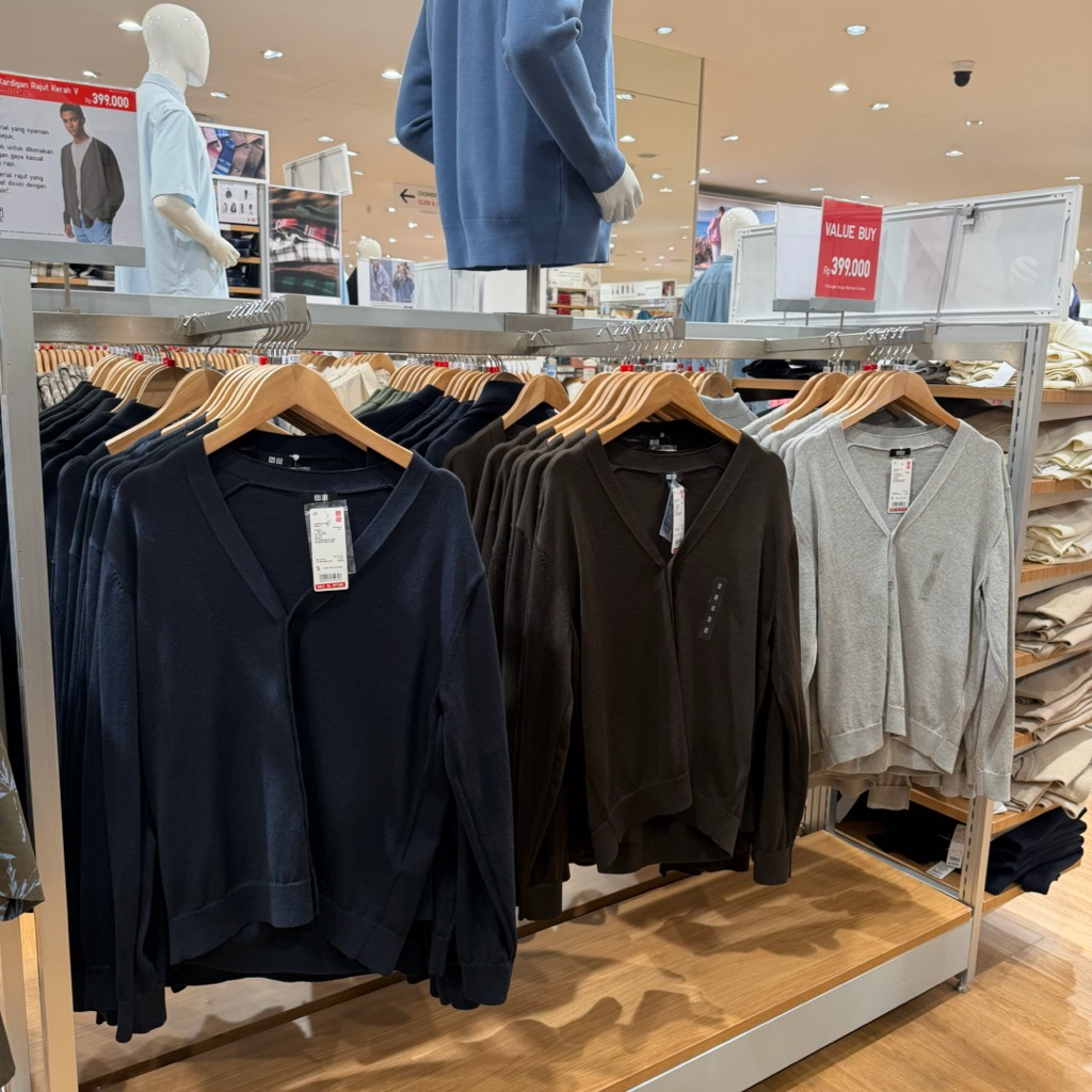 cardigan rajut kerah V uniqlo cowok new arrival